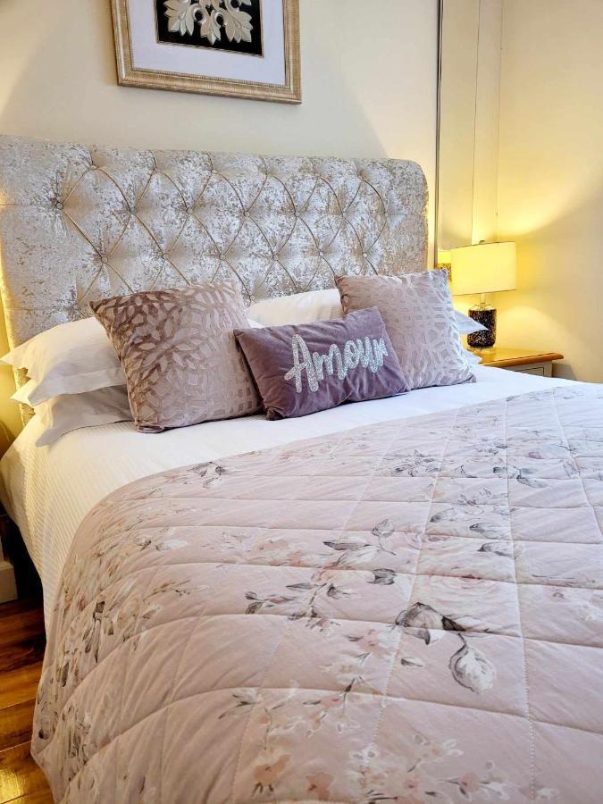 Apartment 1 Exquisite Two King Bedroom With En Suites - Close To The Town Centre, Rail, Airport And Theatre Darlington  Dış mekan fotoğraf