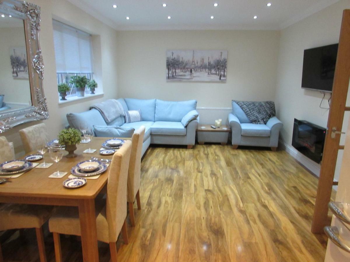 Apartment 1 Exquisite Two King Bedroom With En Suites - Close To The Town Centre, Rail, Airport And Theatre Darlington  Dış mekan fotoğraf
